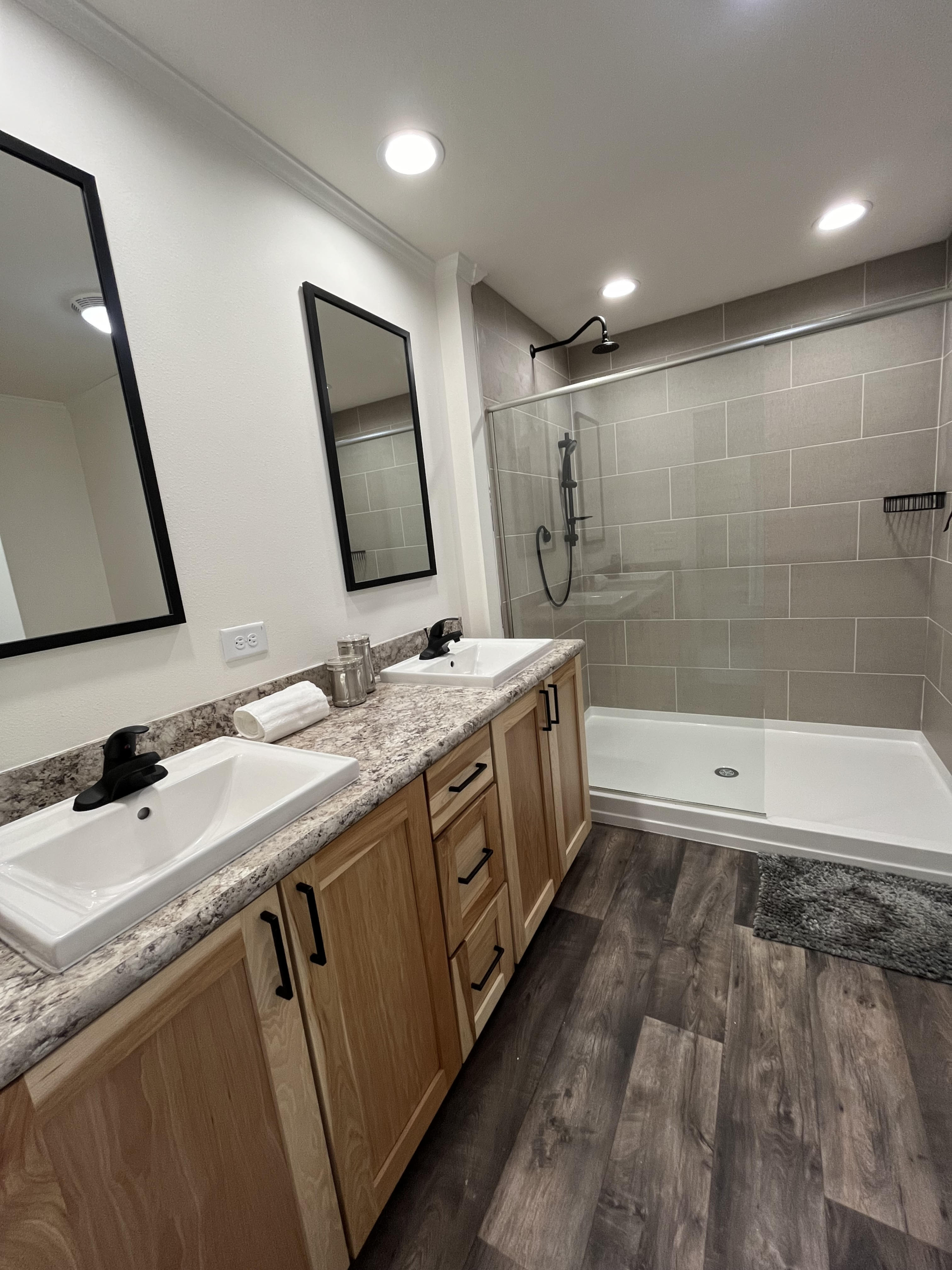 Primary Bathroom w decor