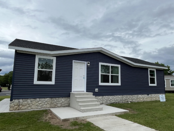 Exterior View 1 — Phil & Lee's Homes, Escanaba MI